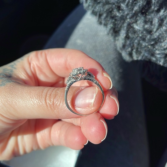 10k white gold diamond cluster ring - Picture 3 of 5